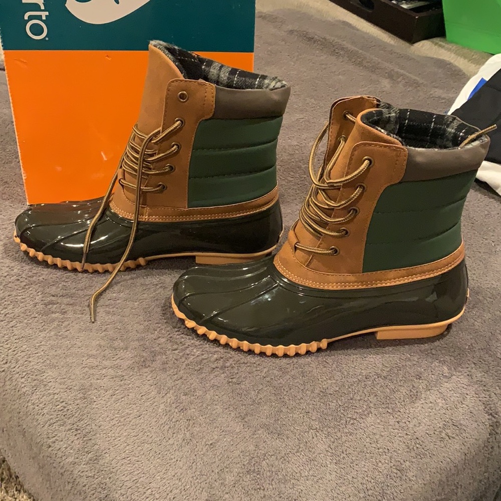 Sports boots